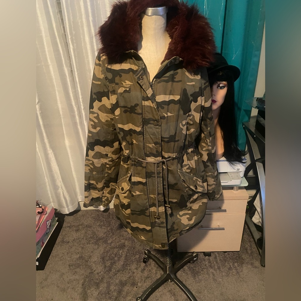 Calling all my CAMO GIRLS !! Many details heavy and fashionable 💚🩶🦌